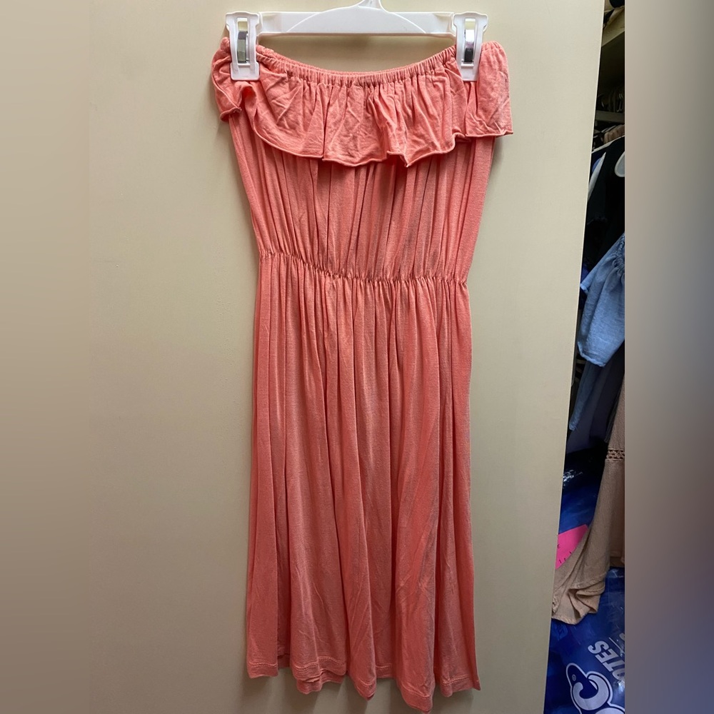 Strapless peach dress <3
